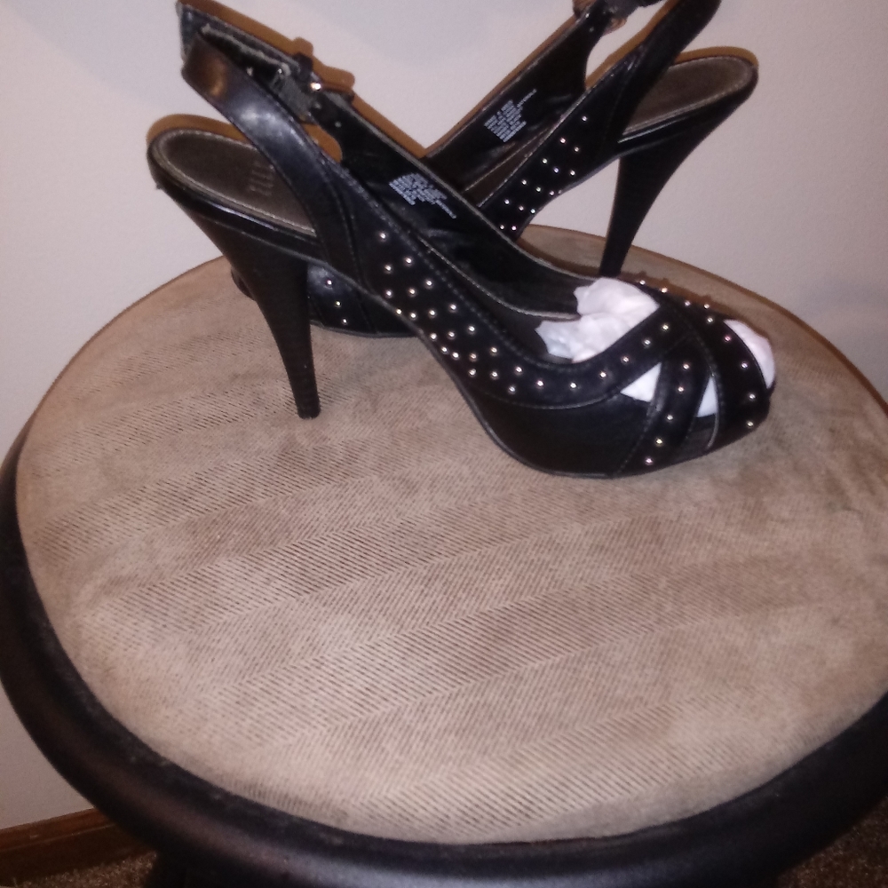 Black mid-high 4" heels